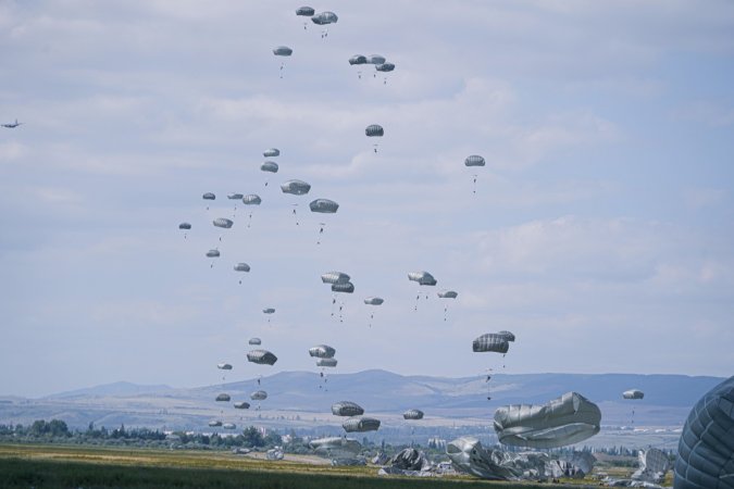 This is how specialized paratroopers drop into thick forests and jungles