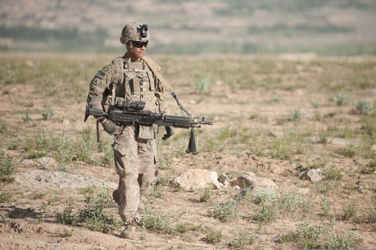 A new machine gun is coming but the Army is keeping the M240 around for a while