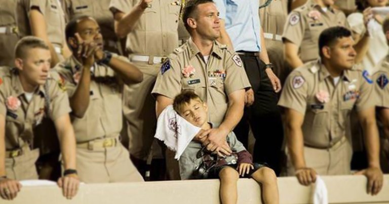 The inspiring story behind this viral photo of Texas A&M cadets
